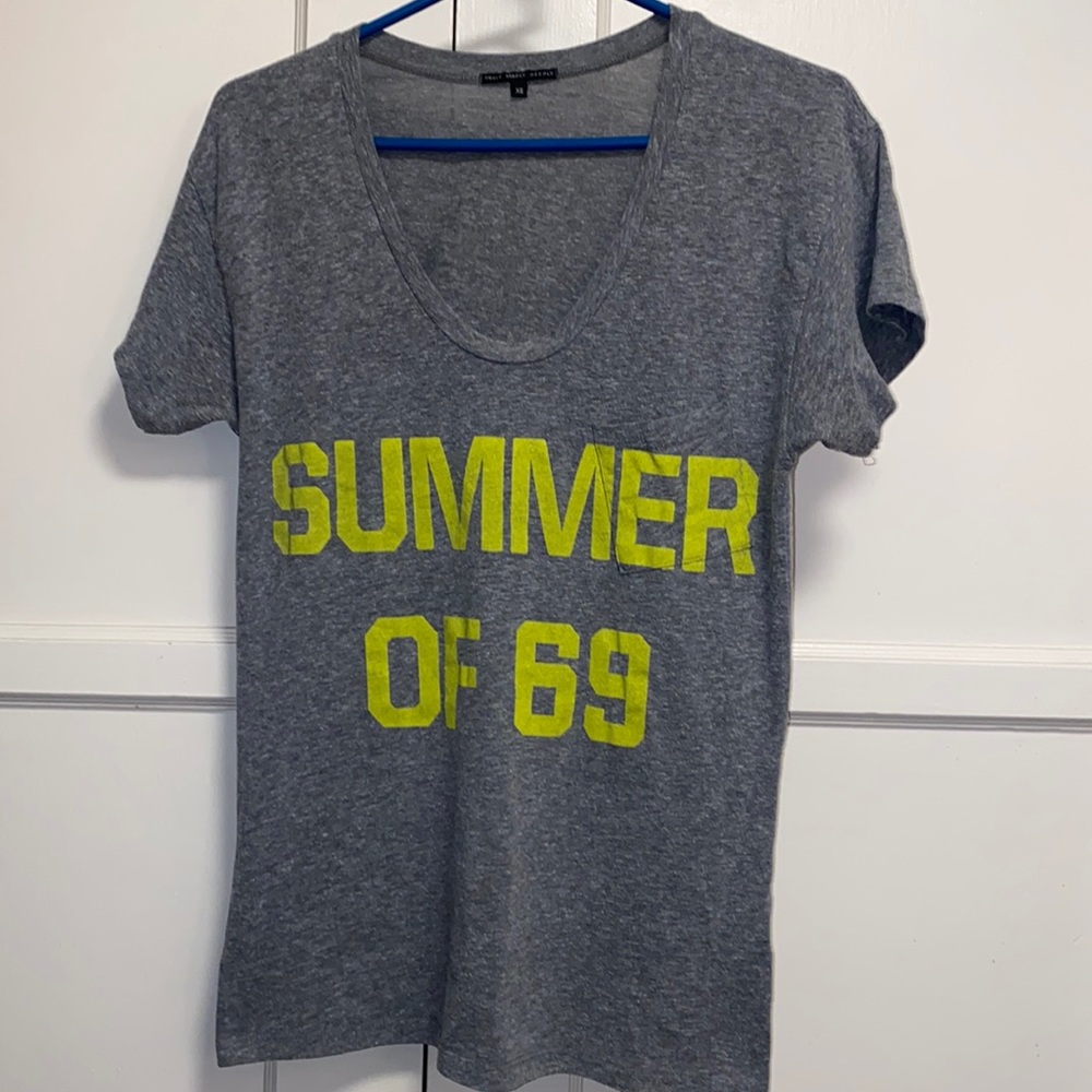 Truly Madly Deeply XS V Neck Gray Summer of 69 Yellow Logo Short Sleeve Shirt